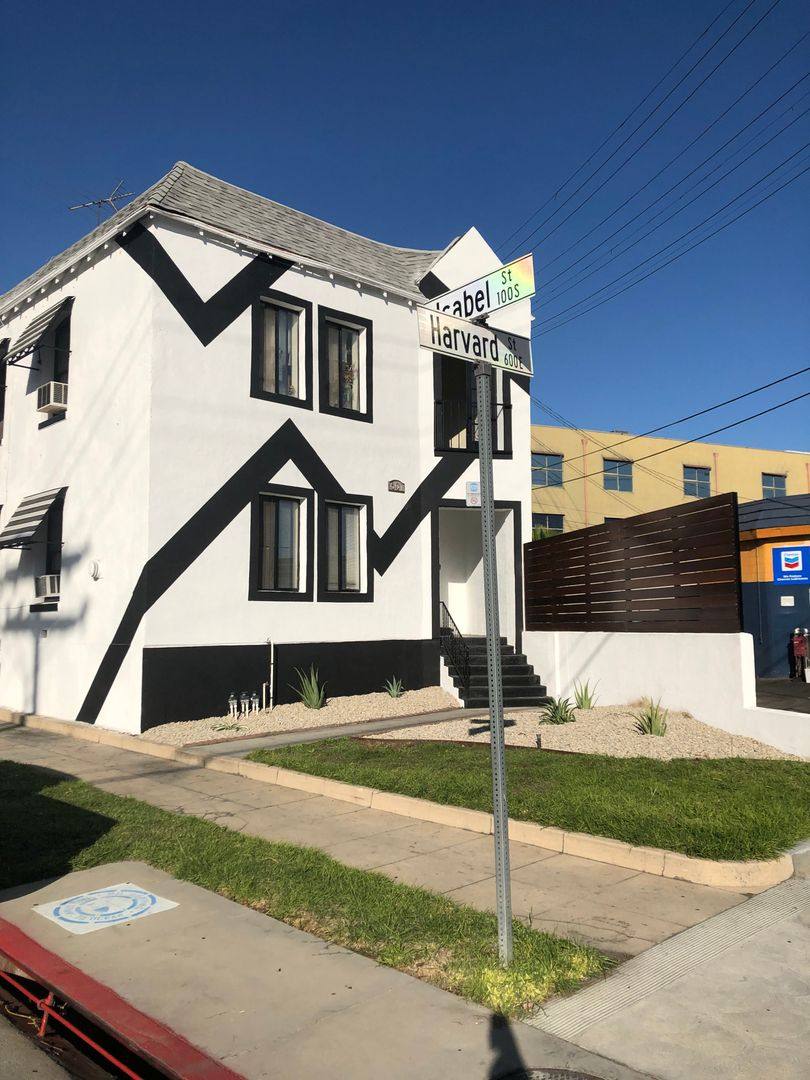 Apartment for rent at 601 E Harvard St, Glendale, CA 91205