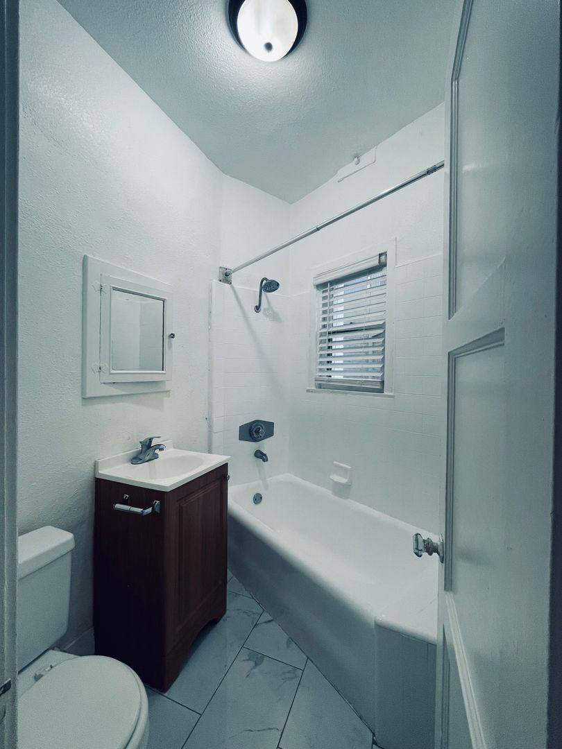 Apartment for rent at 601 E Harvard St, Glendale, CA 91205
