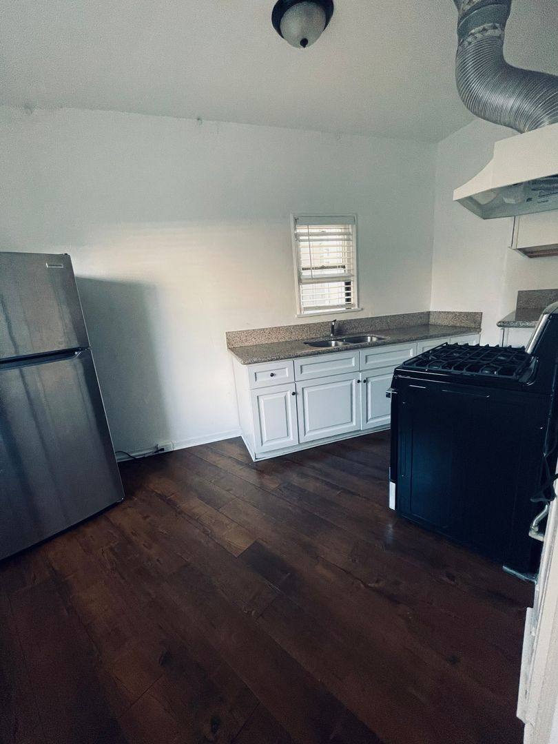 Apartment for rent at 601 E Harvard St, Glendale, CA 91205