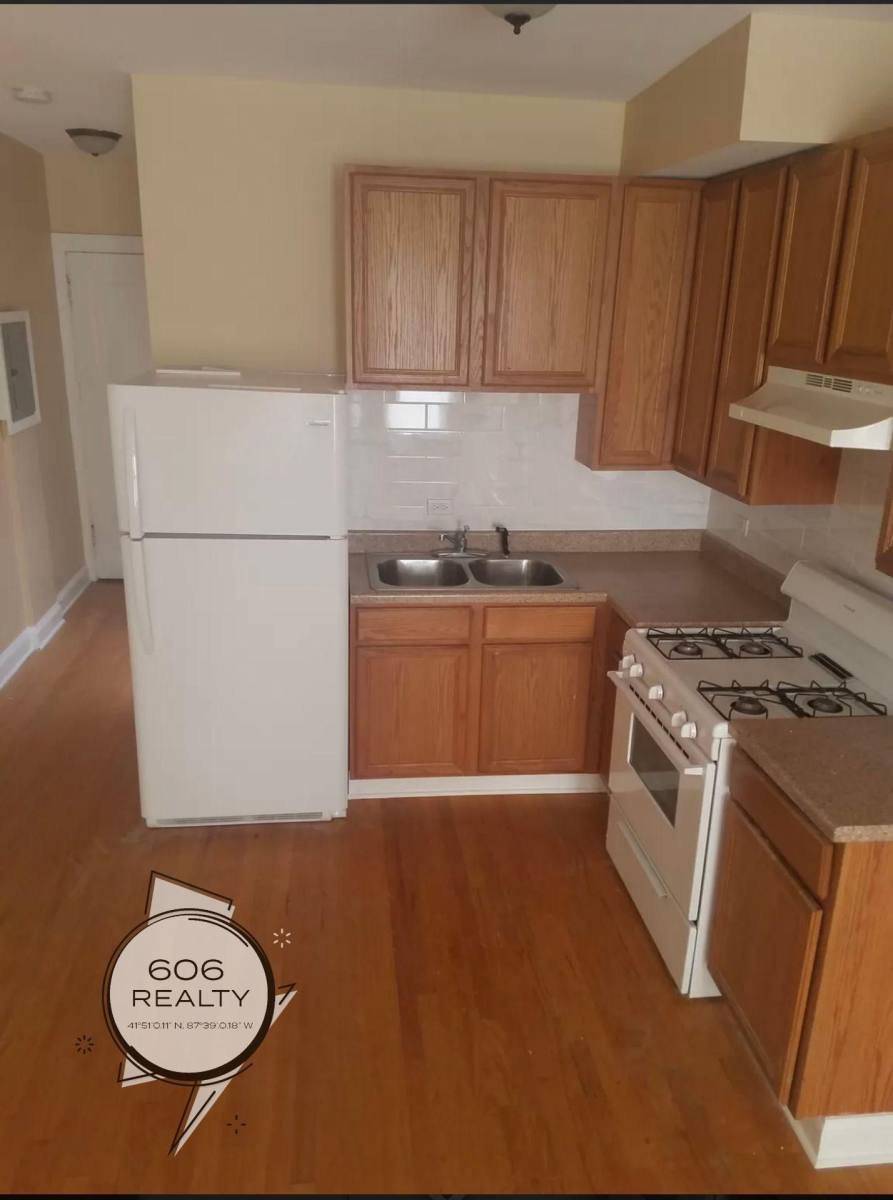 Apartment for rent at 6626-28 W Cermak 2140-44 S Clarence, Berwyn, IL 60402
