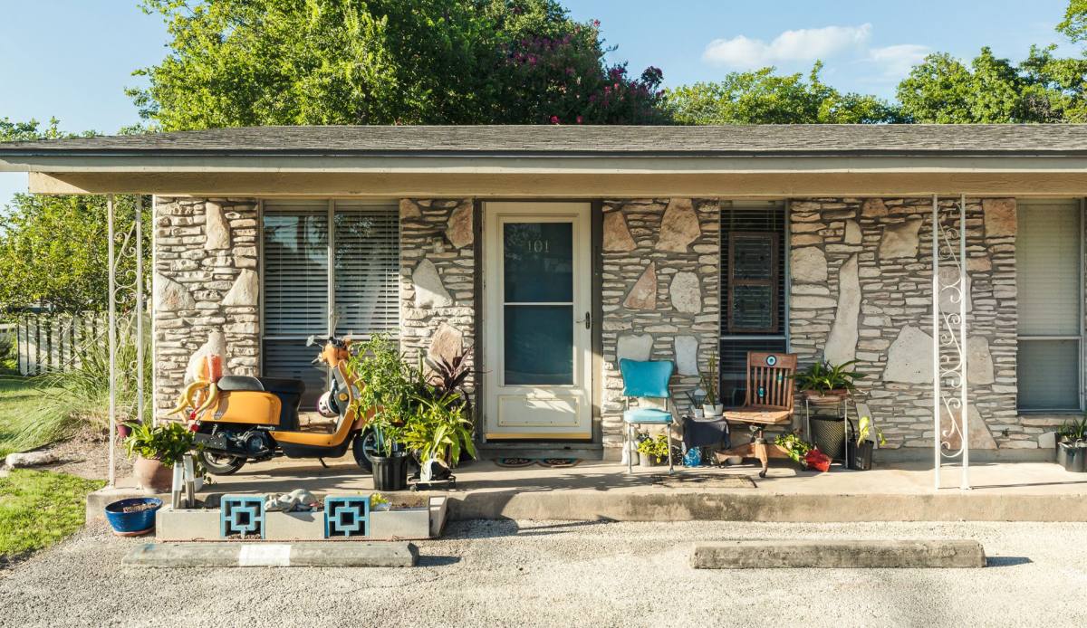 Apartment for rent at 5607 Sunshine Dr, Austin, TX 78756