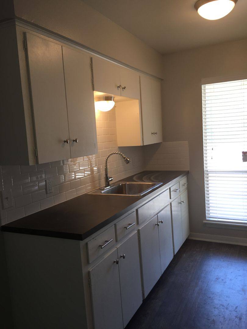 Apartment for rent at 5607 Sunshine Dr, Austin, TX 78756
