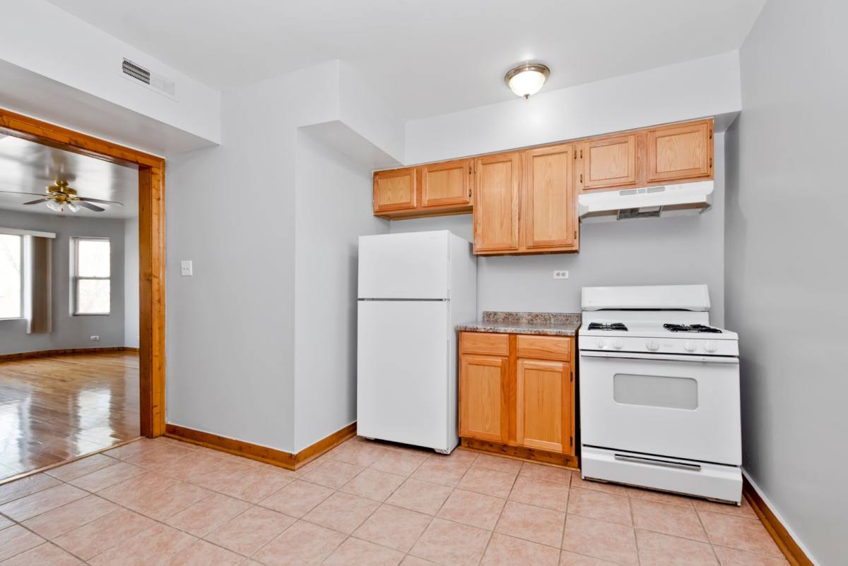 Apartment for rent at 6000-04 S Troy St, Chicago, IL 60629