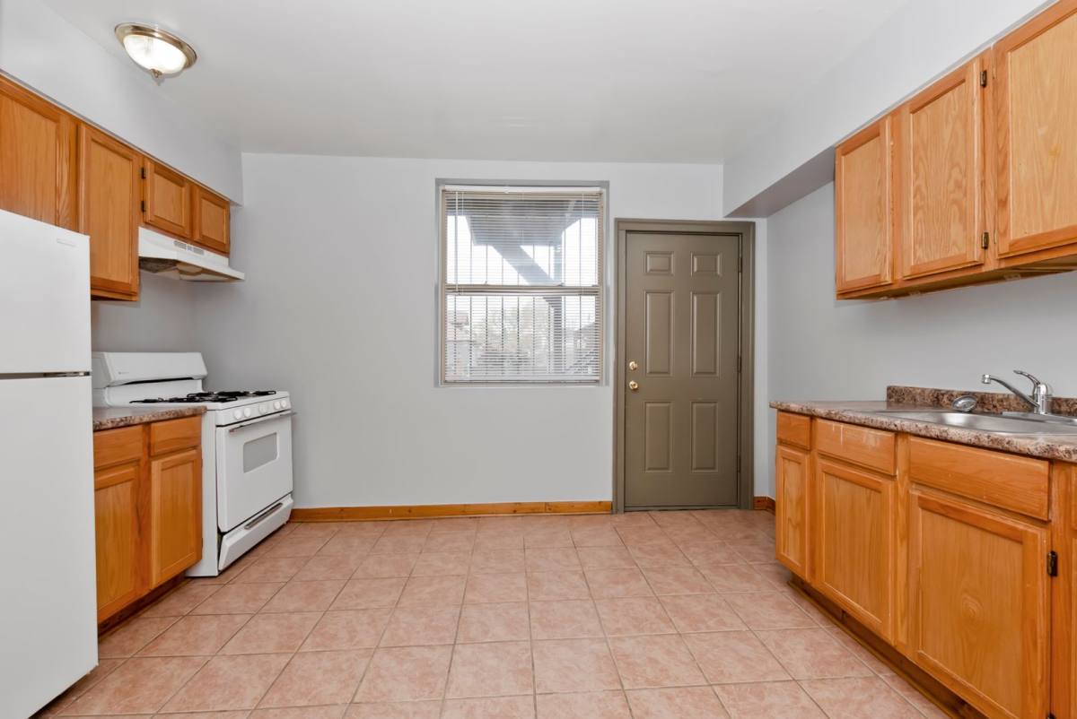 Apartment for rent at 6000-04 S Troy St, Chicago, IL 60629