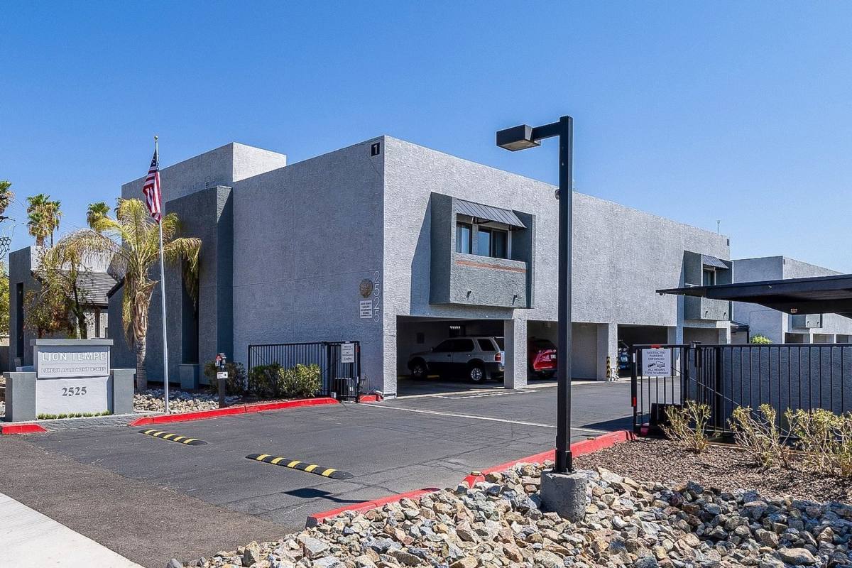 Townhouse for rent at 2525 S McClintock, Tempe, AZ 85282