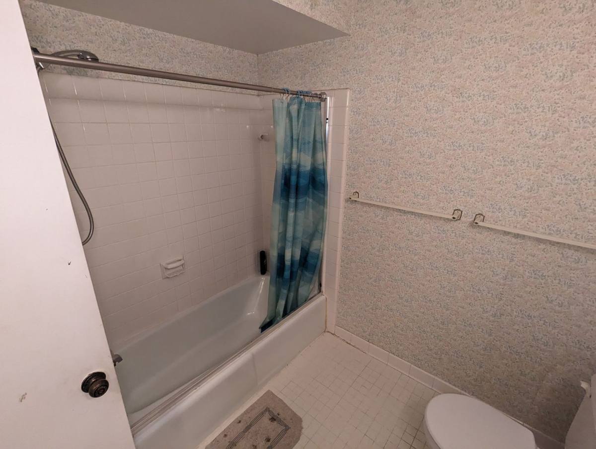 Apartment for rent at 5526 Heatherdowns Blvd, Toledo, OH 43614