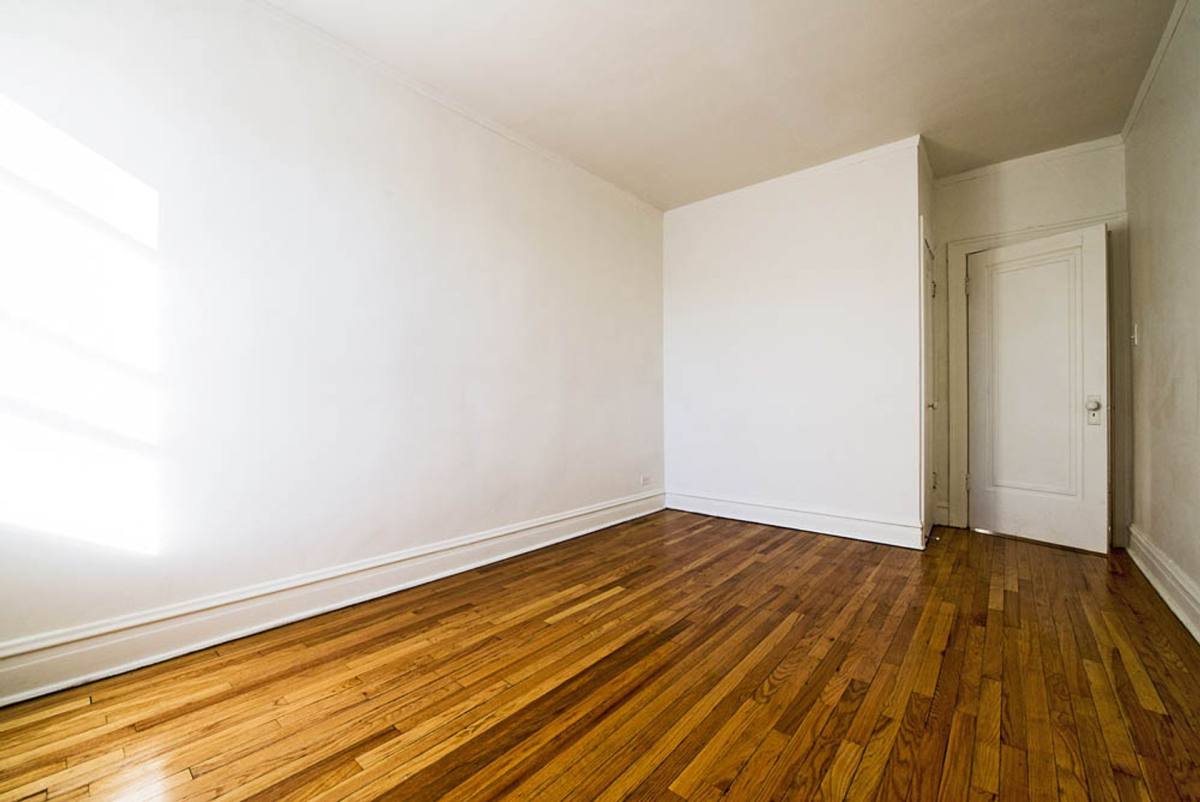 Apartment for rent at 1704 W 77th St, Chicago, IL 60620