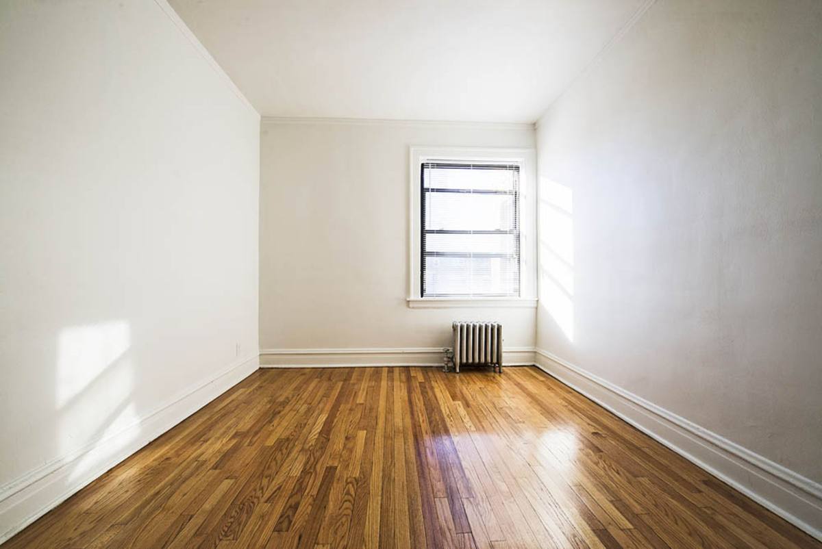 Apartment for rent at 1704 W 77th St, Chicago, IL 60620