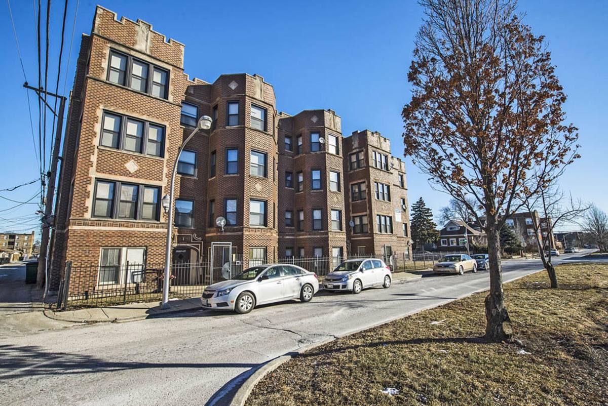 Apartment for rent at 1704 W 77th St, Chicago, IL 60620
