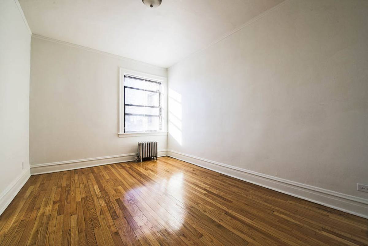 Apartment for rent at 1704 W 77th St, Chicago, IL 60620