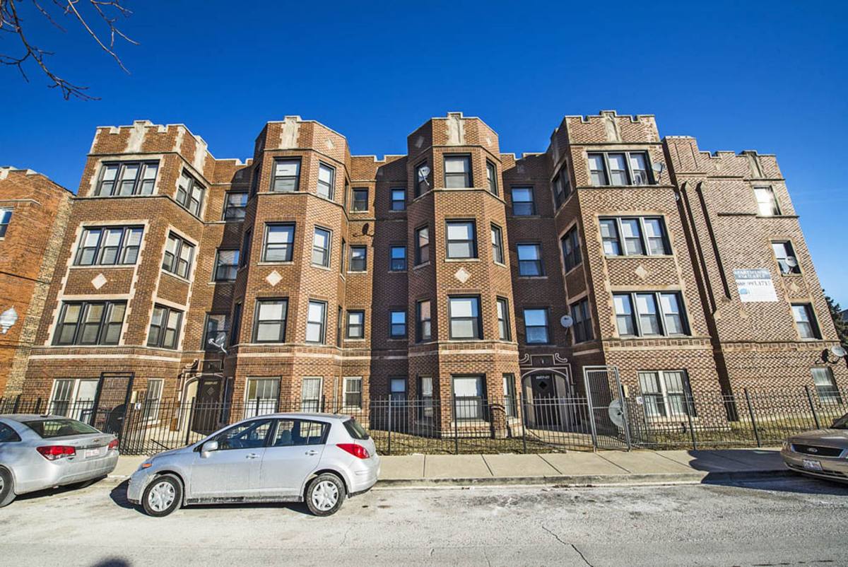 Apartment for rent at 1704 W 77th St, Chicago, IL 60620