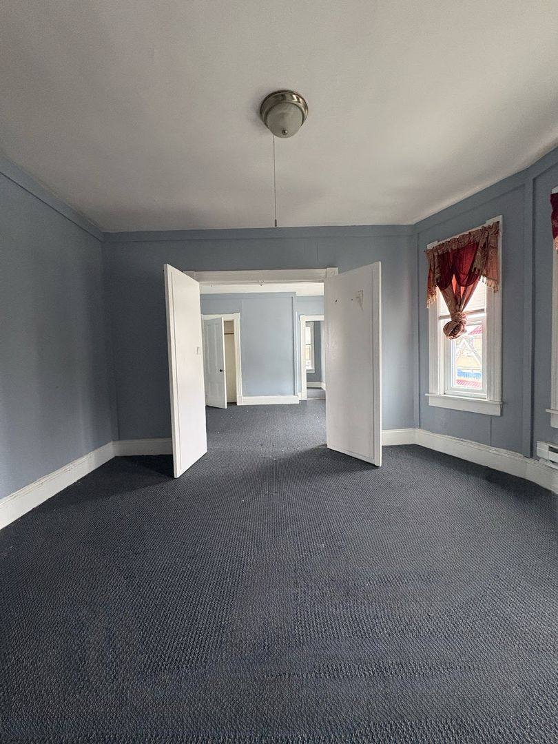Apartment for rent at 5 Ellis Ave, Lowell, MA 01854