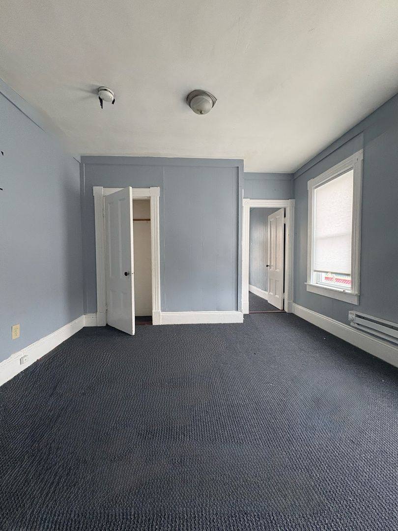 Apartment for rent at 5 Ellis Ave, Lowell, MA 01854