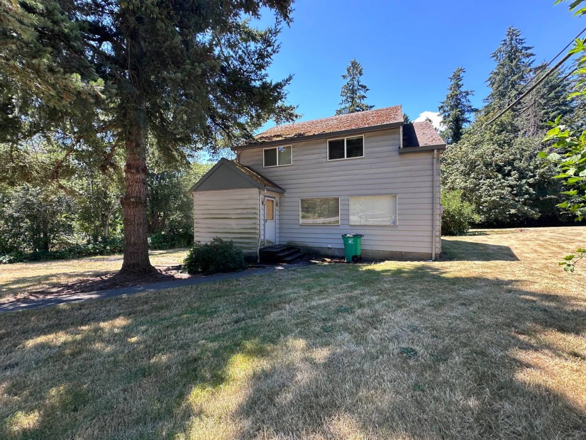 Apartment for rent at 10015 SW Boones Ferry Rd #ROOM 2, Portland, OR 97219