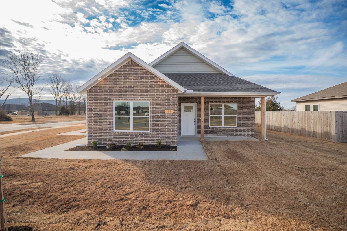 House for rent at 19 W Chikasaw Rd, Farmington, AR 72730