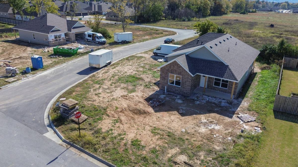 House for rent at 19 W Chikasaw Rd, Farmington, AR 72730