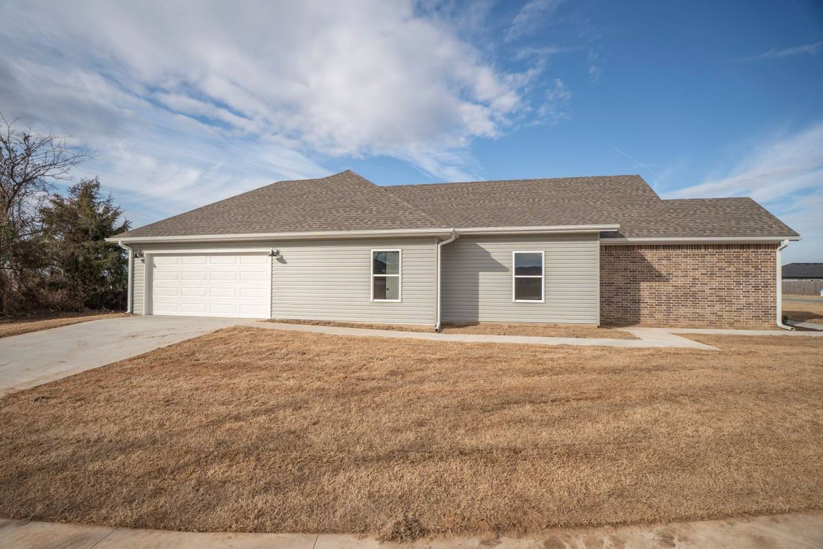 House for rent at 19 W Chikasaw Rd, Farmington, AR 72730