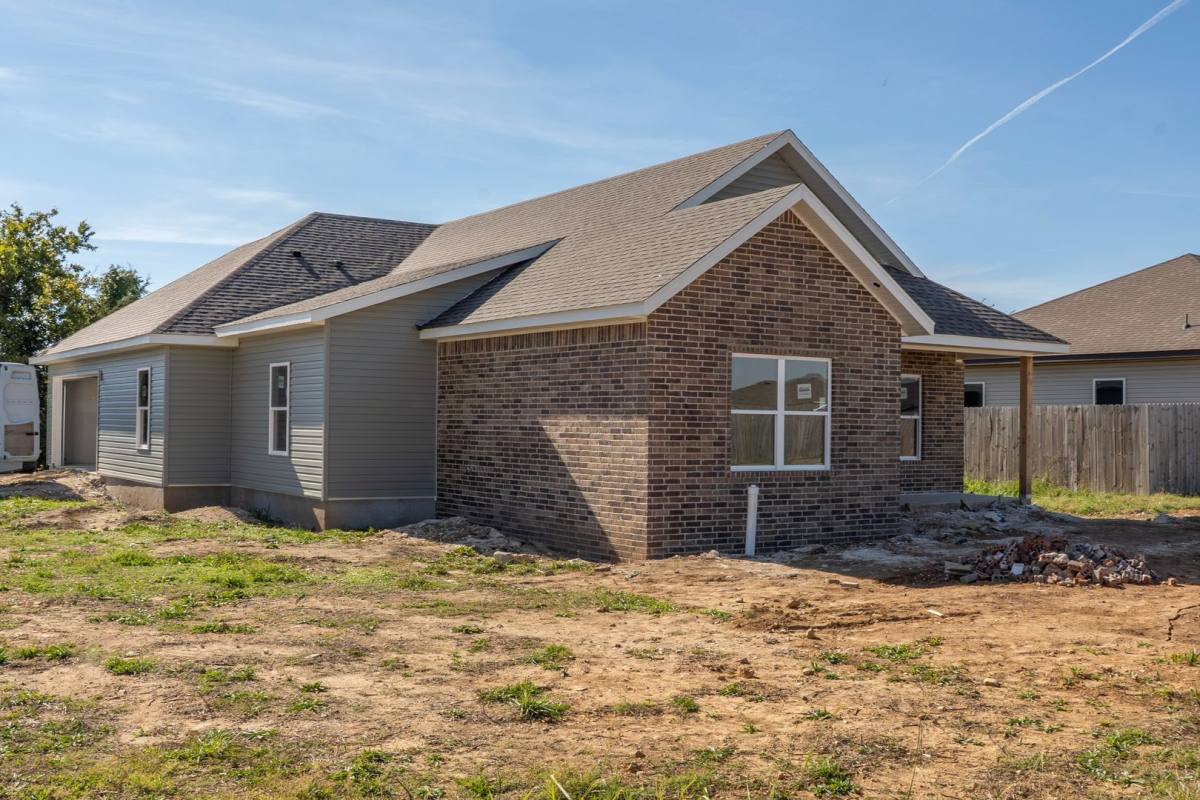 House for rent at 19 W Chikasaw Rd, Farmington, AR 72730