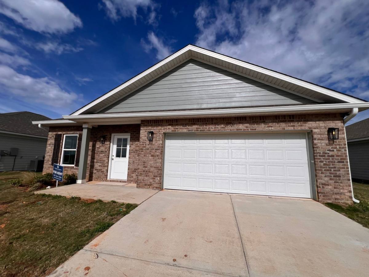 House for rent at 21521 Tawny Loop, Robertsdale, AL 36567