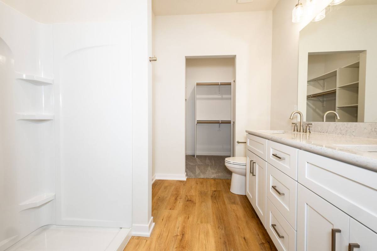 House for rent at 12350 Edgewater Dr, Papillion, NE 68046