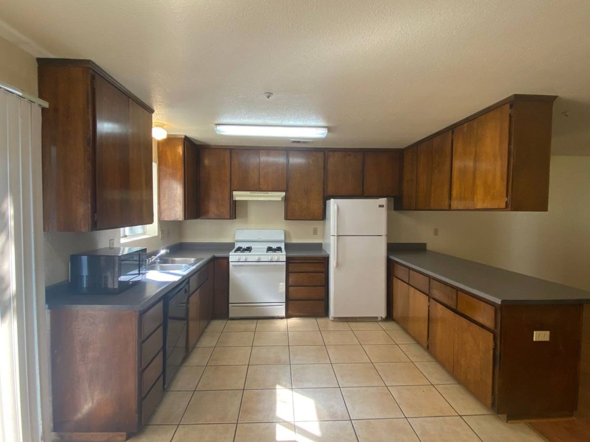 Townhouse for rent at 720 W 2nd Ave, Chico, CA 95926