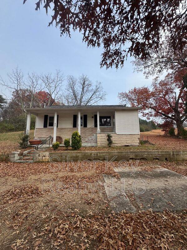 House for rent at 703 Old Riceville Rd, Athens, TN 37303