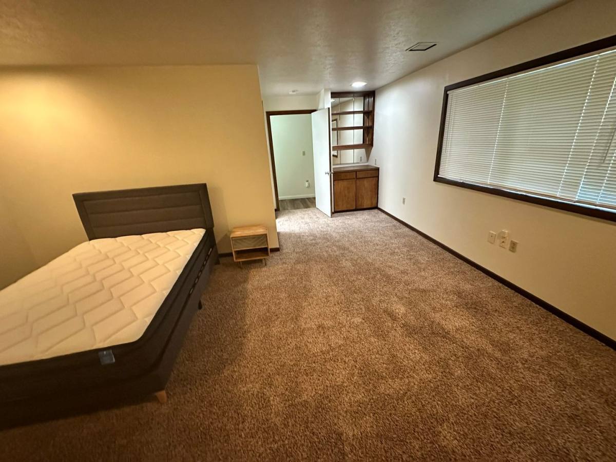 Apartment for rent at 10025 SW Boones Ferry Rd, Portland, OR 97219