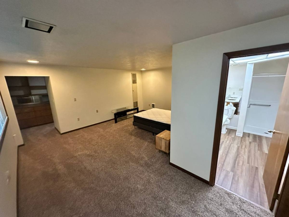 Apartment for rent at 10025 SW Boones Ferry Rd, Portland, OR 97219