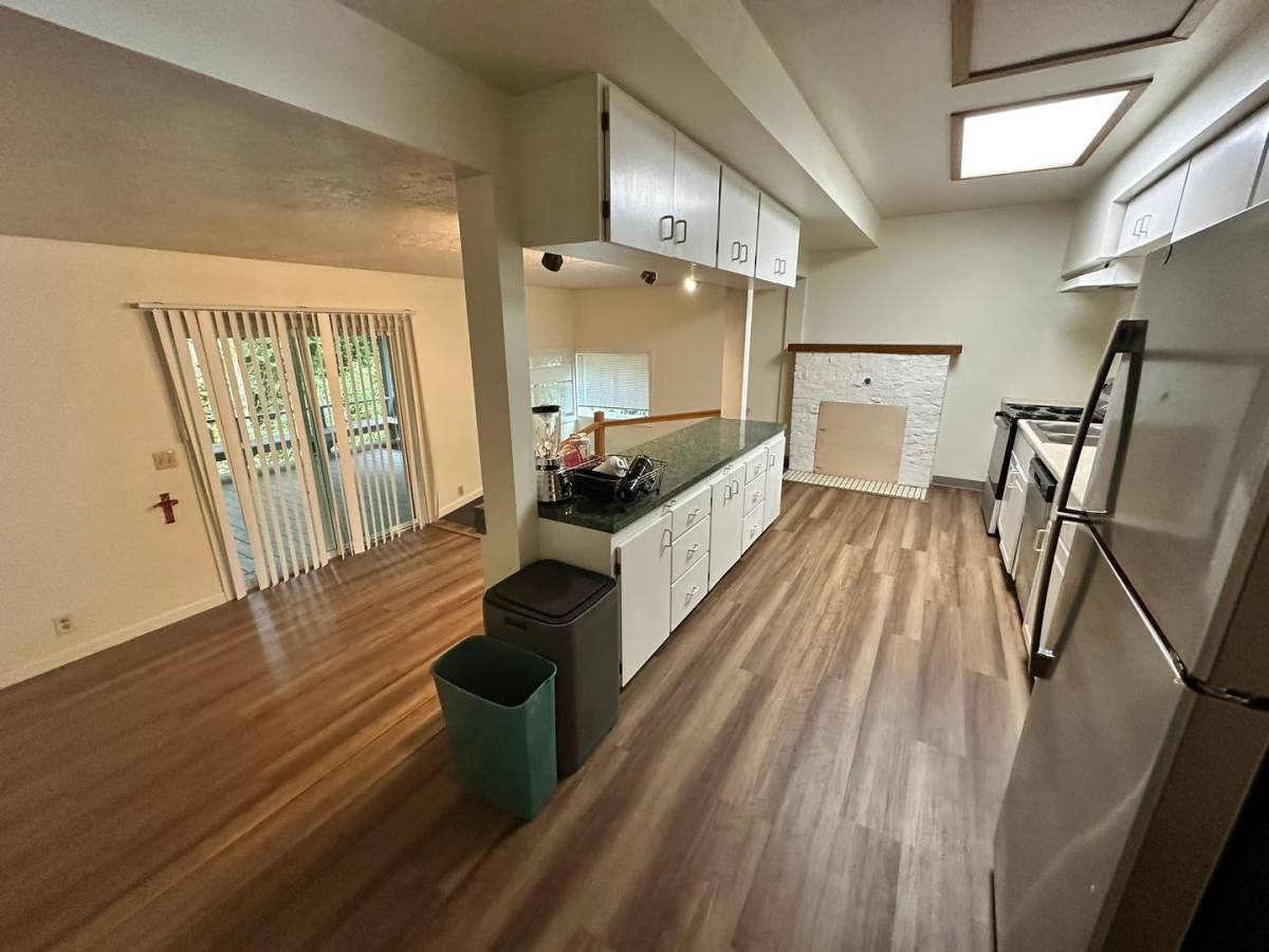 Apartment for rent at 10025 SW Boones Ferry Rd, Portland, OR 97219