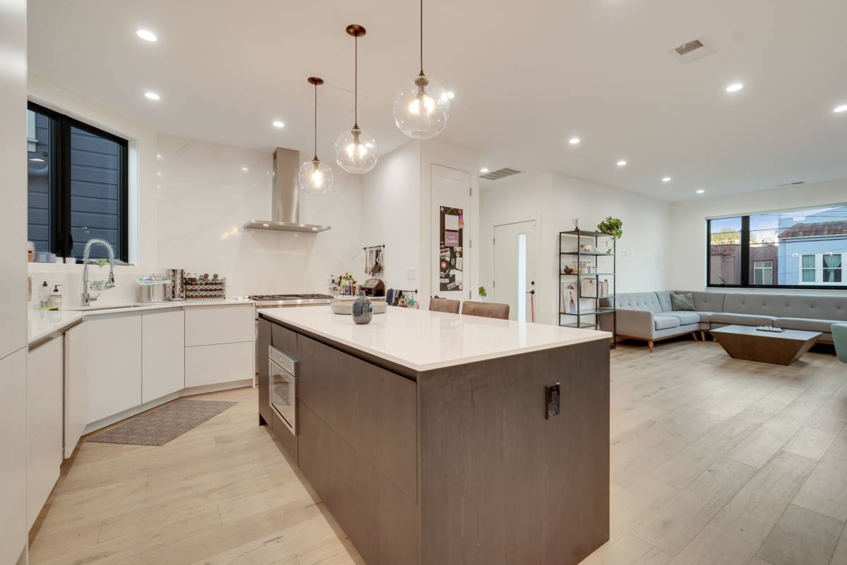 House for rent at 1160 Florida St, San Francisco, CA 94110