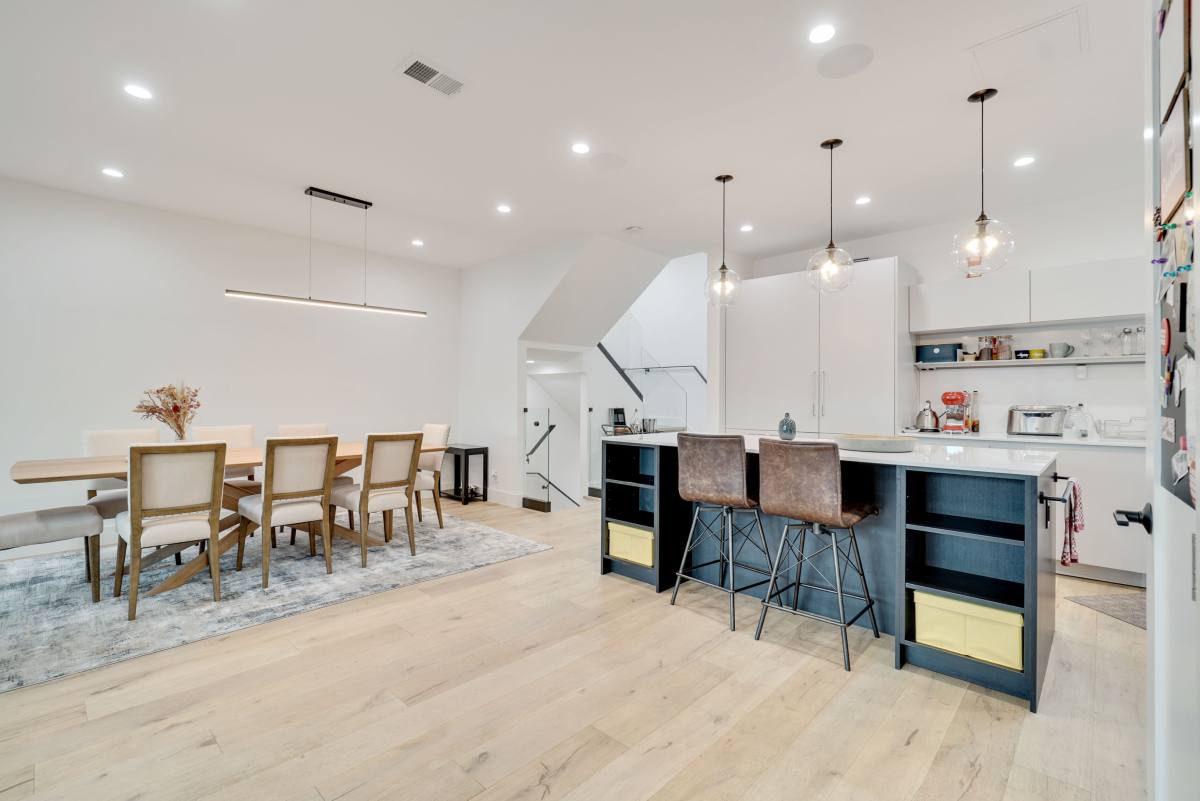 House for rent at 1160 Florida St, San Francisco, CA 94110