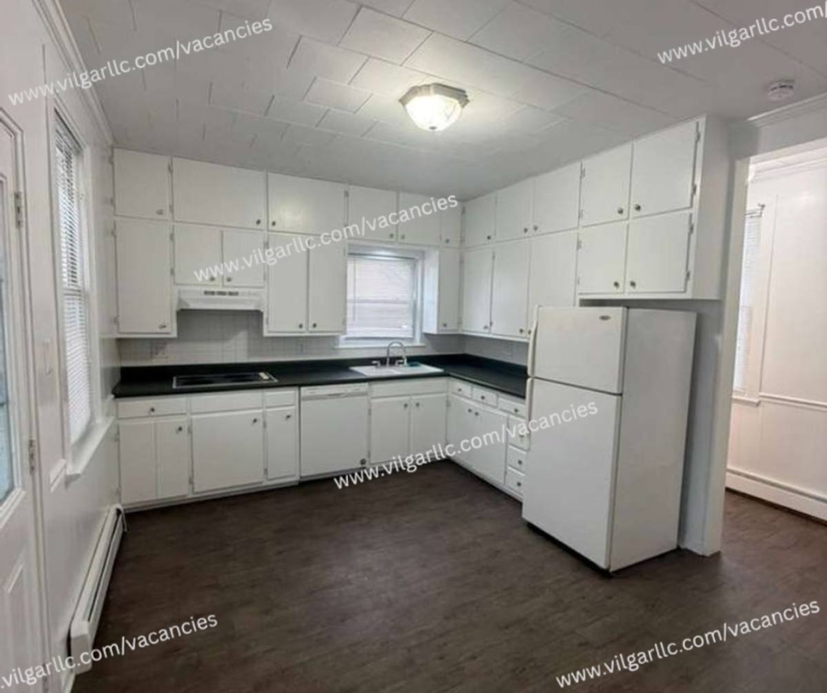 Apartment for rent at 136 Matteson St, Dyer, IN 46311