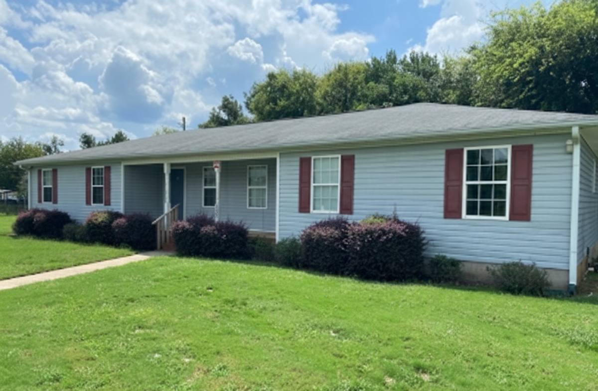 Apartment for rent at 529 Railroad St, Fort Valley, GA 31030