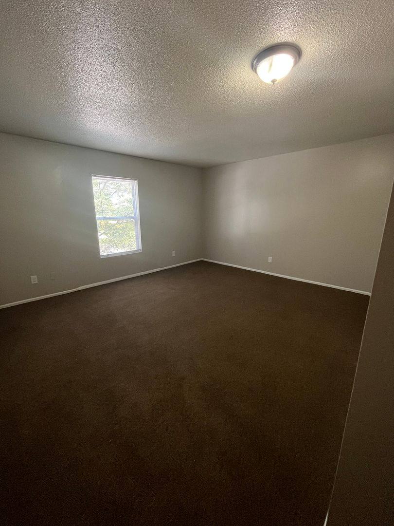 Apartment for rent at 917 Dreiling Rd, Junction City, KS 66441