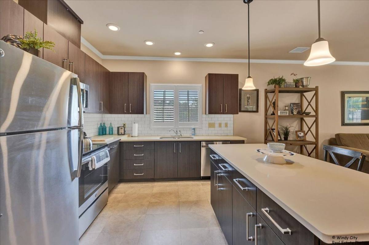 Apartment for rent at 517 W Rand Rd, Arlington Heights, IL 60004