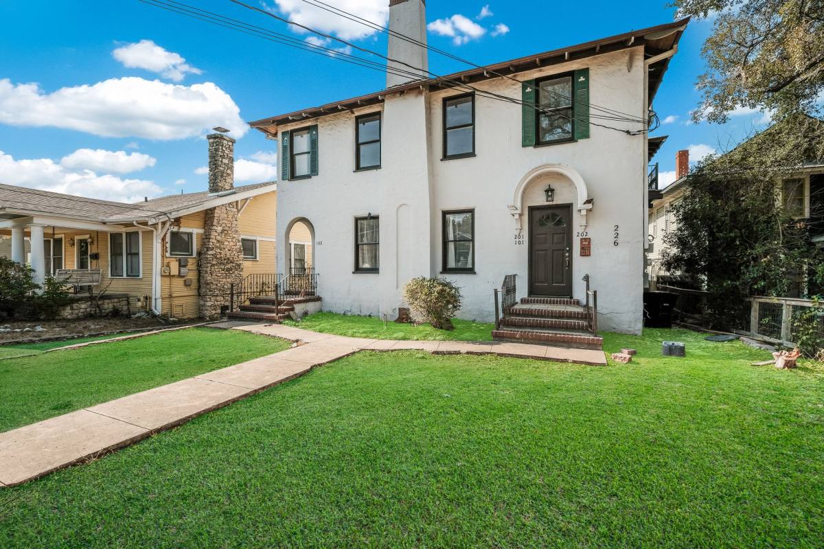 Apartment for rent at 226 E Huisache Ave, San Antonio, TX 78212