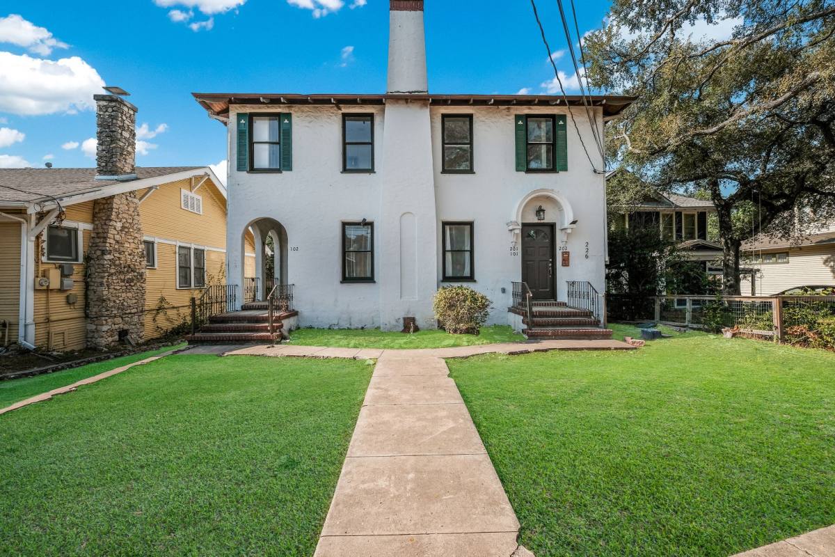 Apartment for rent at 226 E Huisache Ave, San Antonio, TX 78212