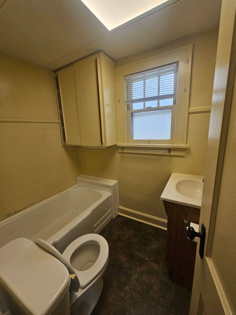 Apartment for rent at 2002 Jefferson St, Anderson, IN 46016