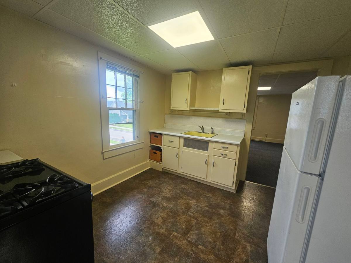 Apartment for rent at 2002 Jefferson St, Anderson, IN 46016