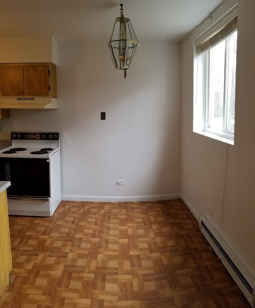 Apartment for rent at 5810 St Charles Rd, Berkeley, IL 60163