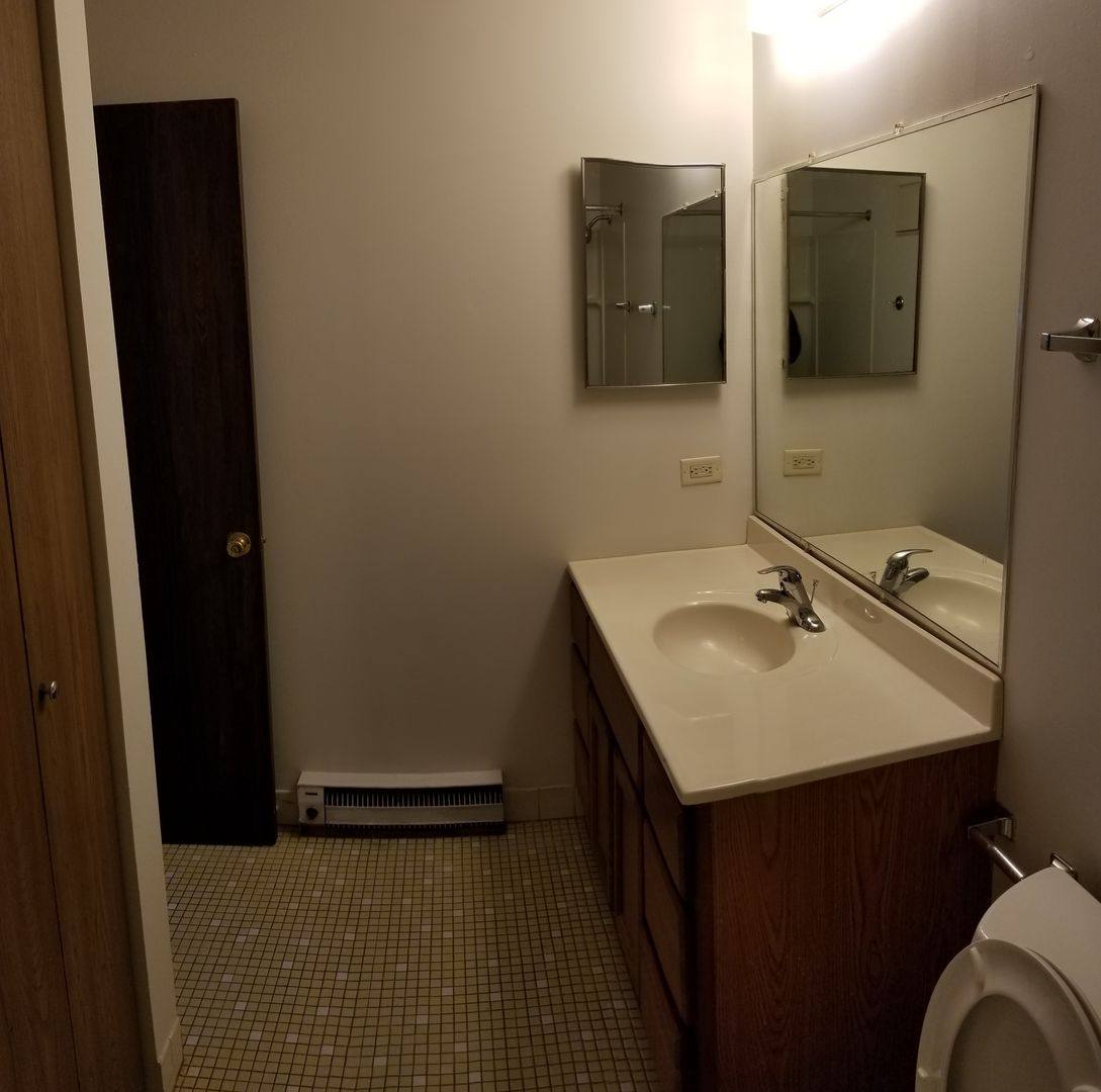 Apartment for rent at 5810 St Charles Rd, Berkeley, IL 60163