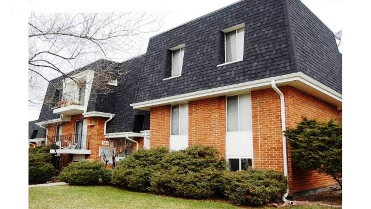 Apartment for rent at 5810 St Charles Rd, Berkeley, IL 60163