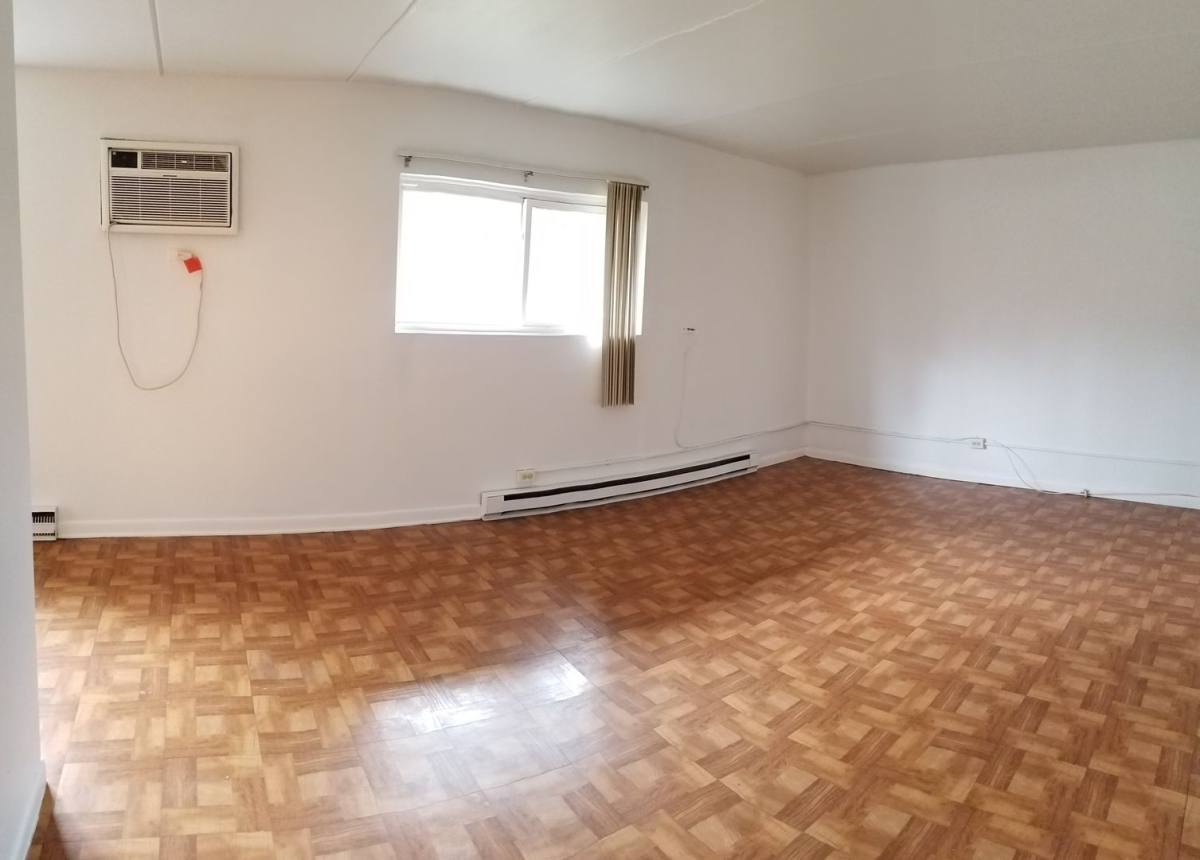 Apartment for rent at 5810 St Charles Rd, Berkeley, IL 60163