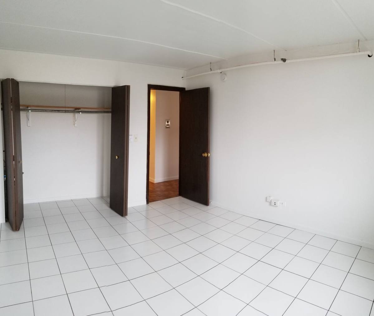 Apartment for rent at 5810 St Charles Rd, Berkeley, IL 60163