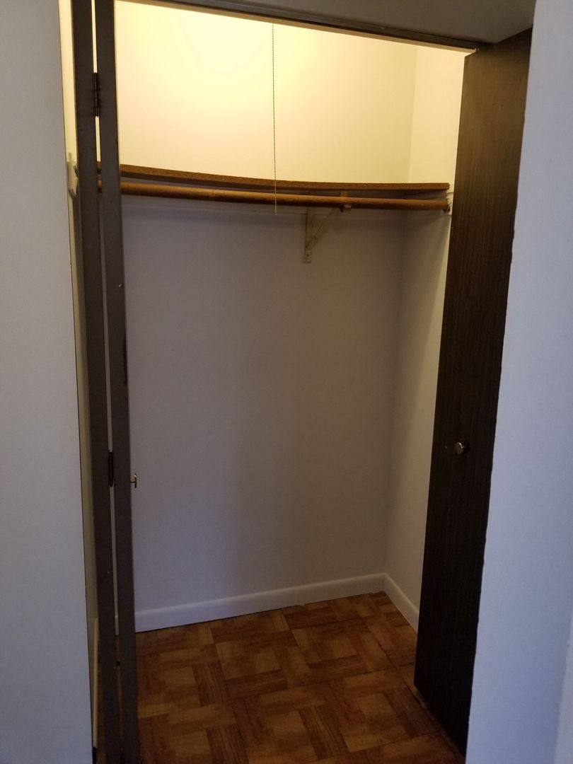 Apartment for rent at 5810 St Charles Rd, Berkeley, IL 60163