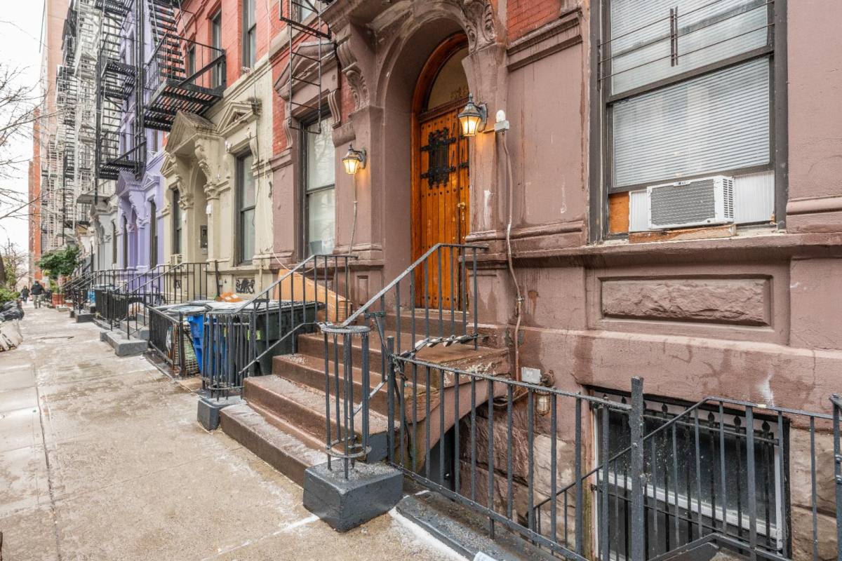Apartment for rent at 518 E 83rd St #2C, New York, NY 10028