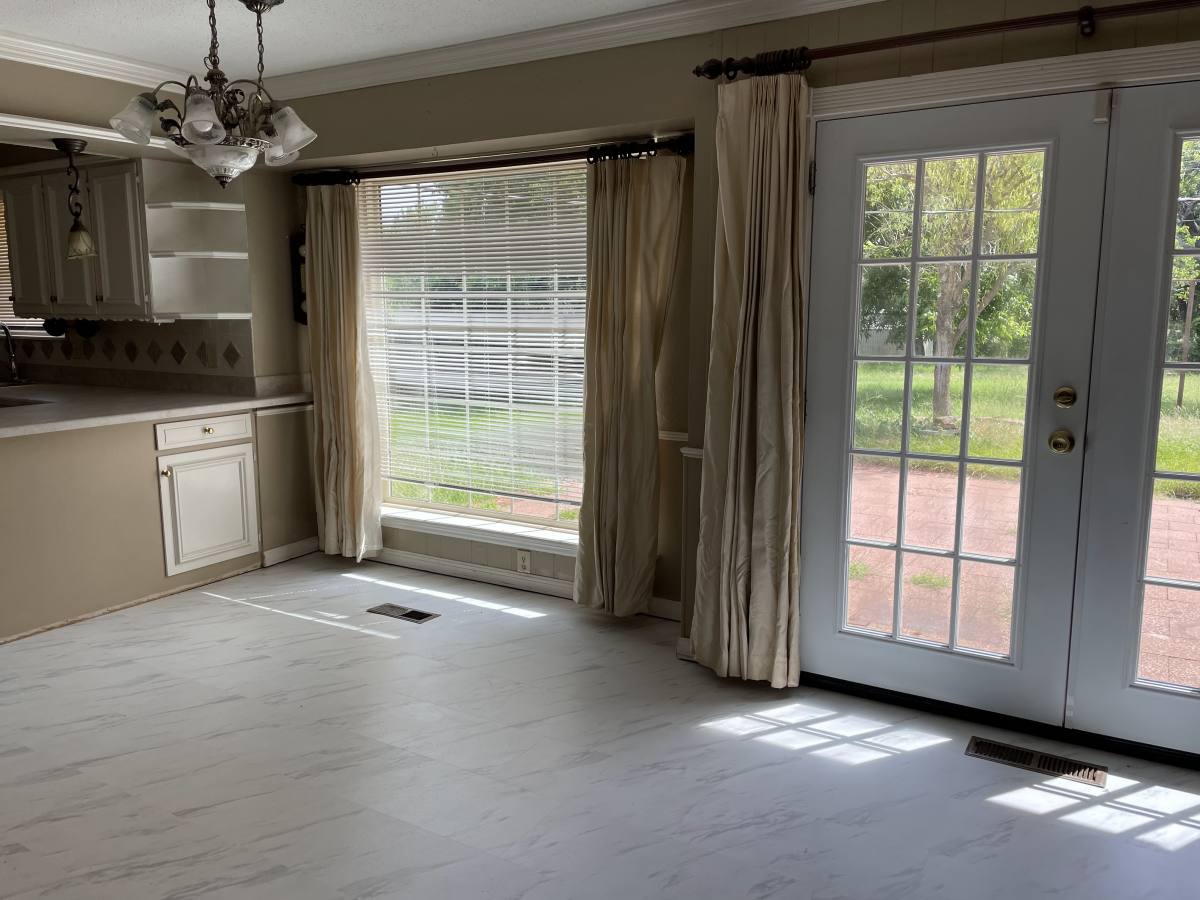 House for rent at 8200 Brookside Dr, Oklahoma City, OK 73132
