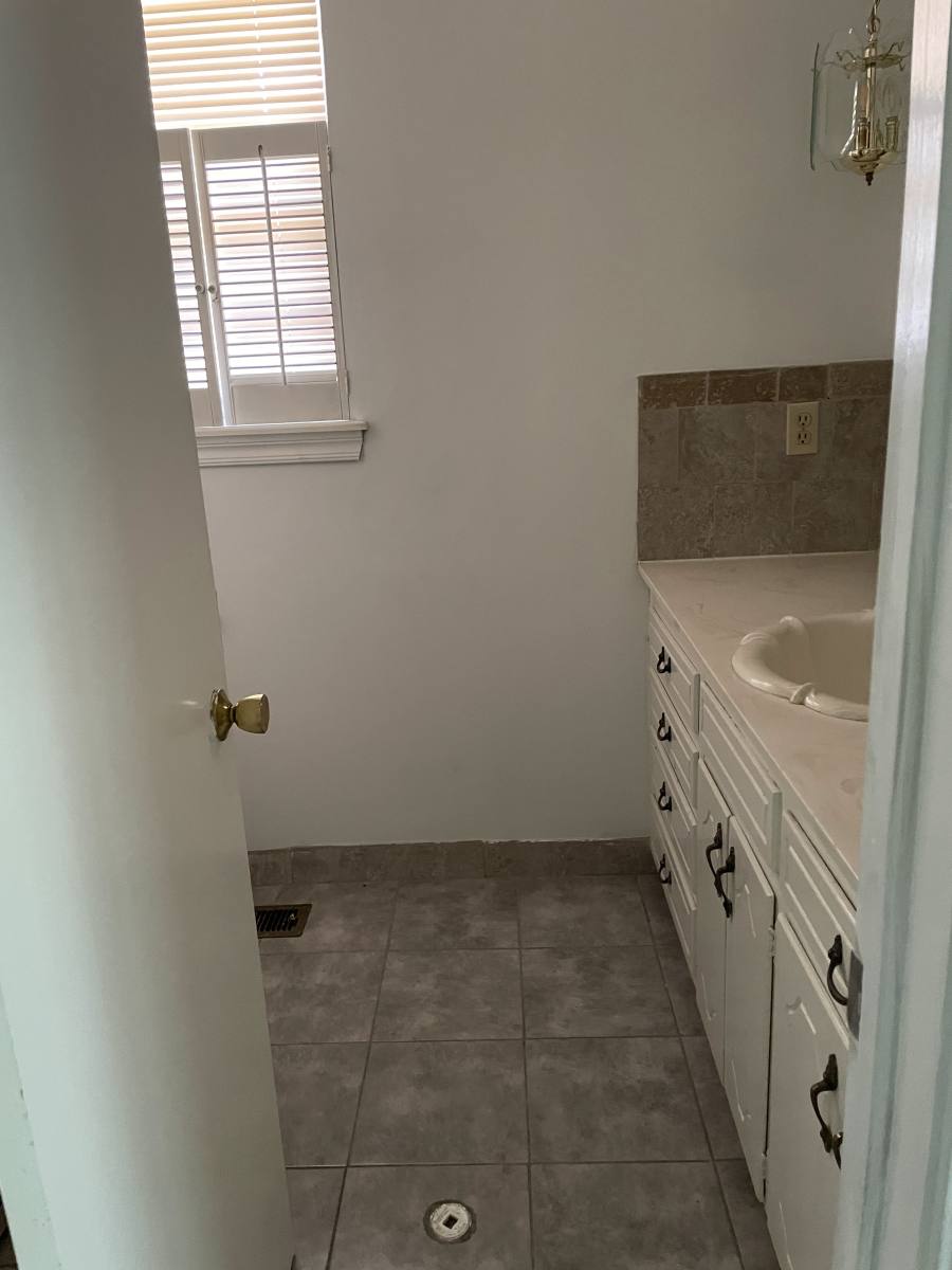 House for rent at 8200 Brookside Dr, Oklahoma City, OK 73132