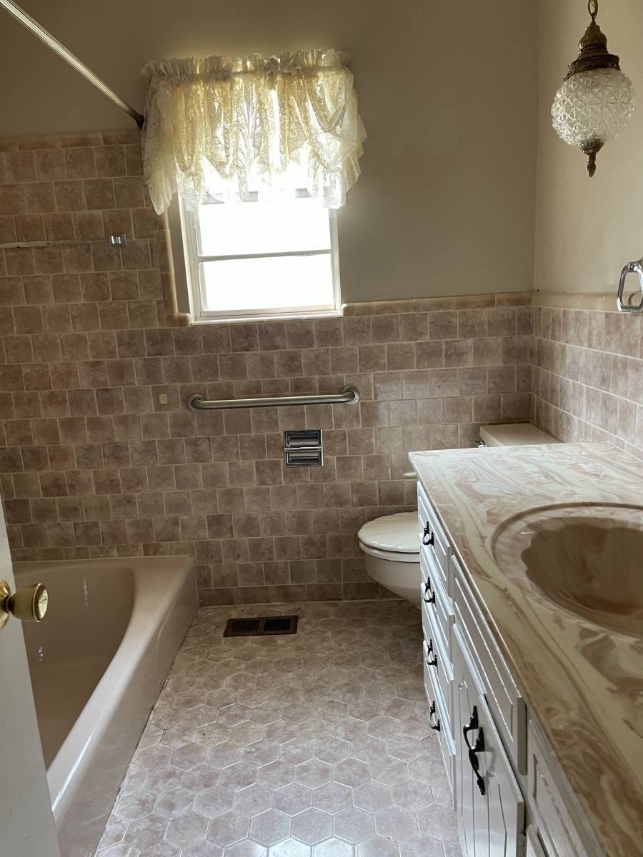 House for rent at 8200 Brookside Dr, Oklahoma City, OK 73132