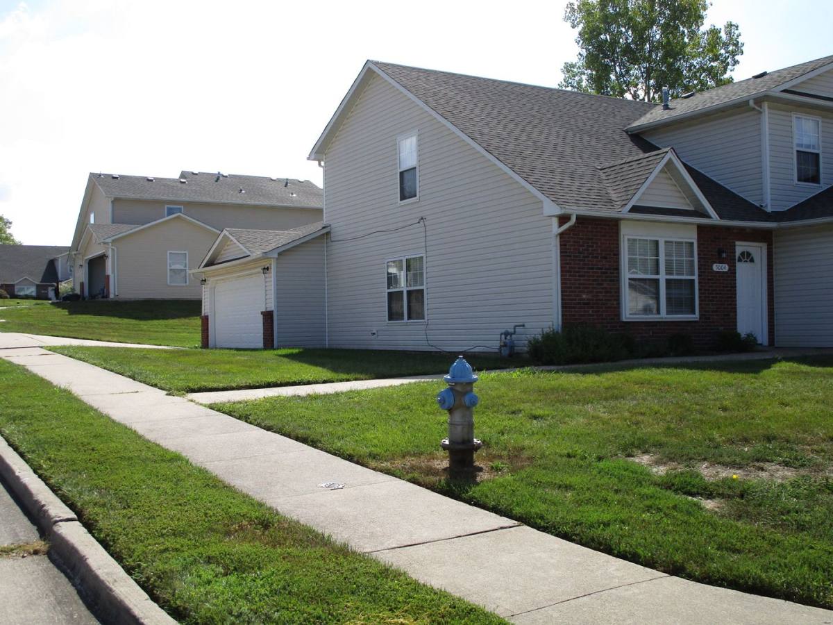 Apartment for rent at 5004-5006 Carrie Ridge Dr, Columbia, MO 65203